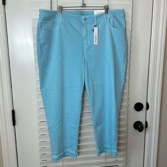 Chicos size 4 so slimming girlfriend slim leg crop pants - Picture 5 of 12